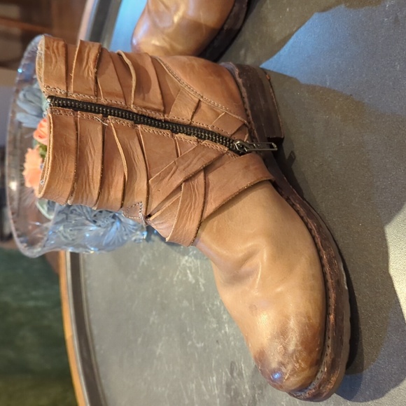 Frye moto boot. Size 7 - Picture 4 of 13